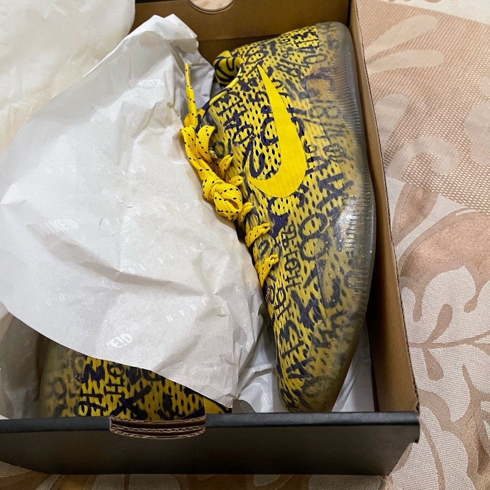 Extremely RARE Kobe Bryant MAMBA DAY sneakers. Has all of his stats. MINT - Picture 3 of 8